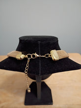 Load image into Gallery viewer, Round Resin Statement Necklace
