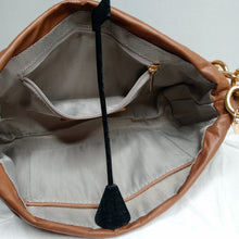 Load image into Gallery viewer, Quilted Crossbody