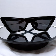 Load image into Gallery viewer, Diva Eye Sunglasses
