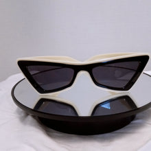 Load image into Gallery viewer, Diva Eye Sunglasses
