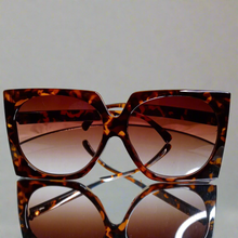 Load image into Gallery viewer, Vintage Square Frames Sunglasses
