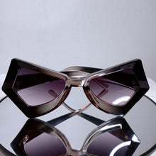 Load image into Gallery viewer, Unique Butterfly Design Sunglasses
