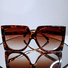 Load image into Gallery viewer, Vintage Square Frames Sunglasses
